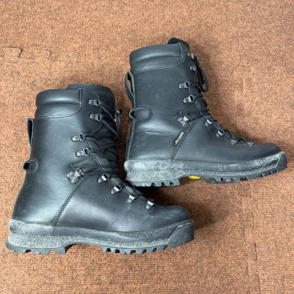 British Military Gore-Tex Combat Boots Black Leather Vibram Tactical 9M S00625